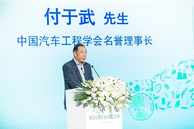 《2018年中國(guó)汽車產(chǎn)業(yè)發(fā)展報(bào)告》發(fā)布 聚焦新時(shí)代的新能源發(fā)展戰(zhàn)略