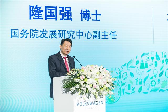 《2018年中國(guó)汽車產(chǎn)業(yè)發(fā)展報(bào)告》發(fā)布 聚焦新時(shí)代的新能源發(fā)展戰(zhàn)略