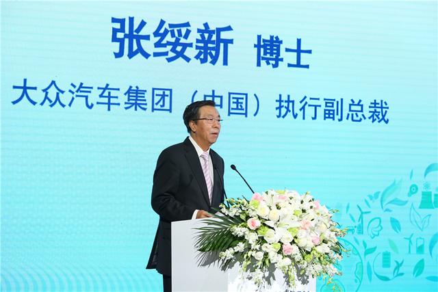 《2018年中國(guó)汽車產(chǎn)業(yè)發(fā)展報(bào)告》發(fā)布 聚焦新時(shí)代的新能源發(fā)展戰(zhàn)略