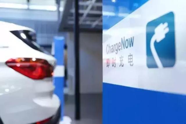 豪華車企紛紛發(fā)力新能源汽車，誰是領(lǐng)跑者？