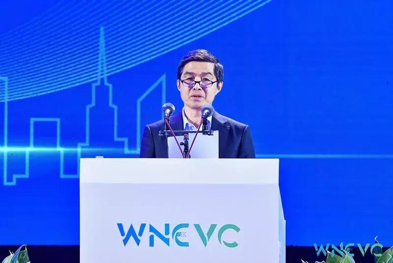 這是首屆世界新能源汽車大會上，不得不說的話題